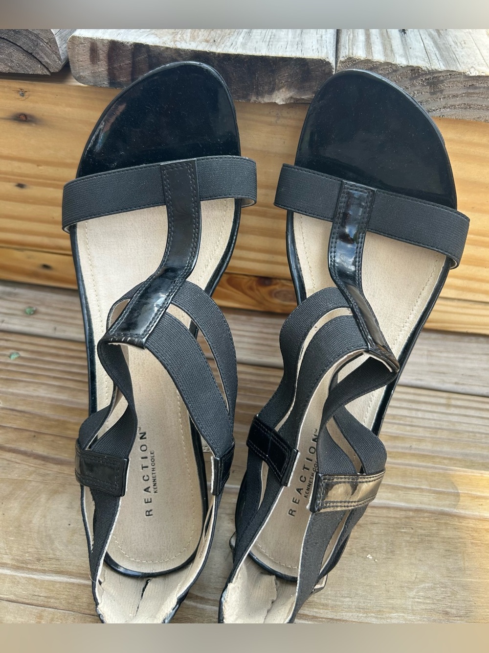 Kenneth Cole Reaction Cedar Stretch Black Wedge Sandals 10M